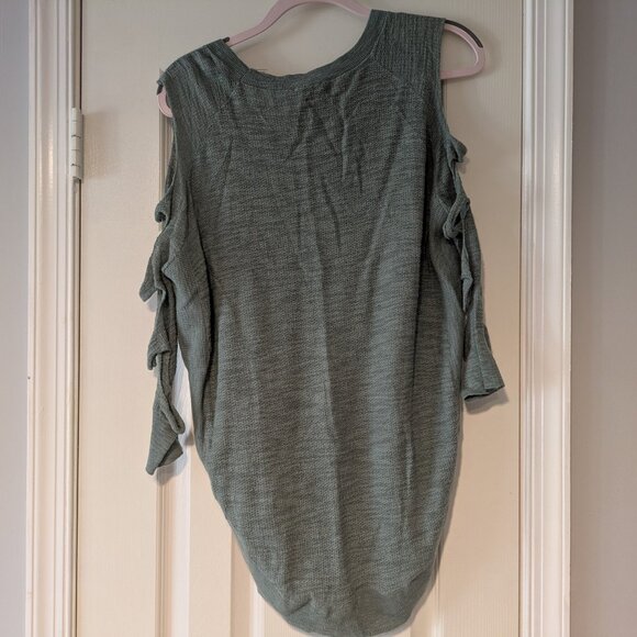 Express 3/4 sleeve top with cutouts, size xs - Picture 2 of 5